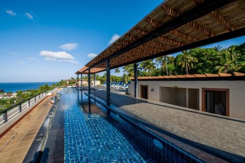 Bazén v ubytování Sea and Sky by Phuket Rent Angel nebo v jeho okolí