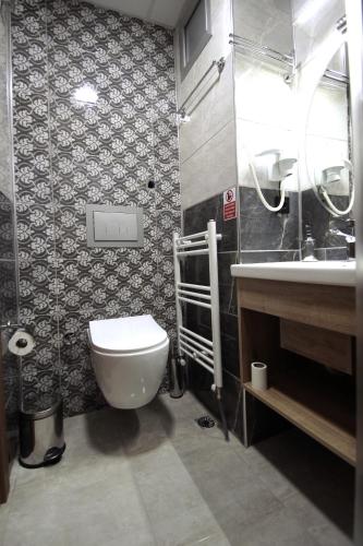 Ένα μπάνιο στο Butterfly Butik Hotel