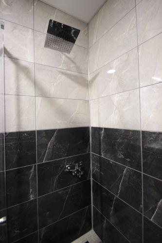 Ένα μπάνιο στο Butterfly Butik Hotel