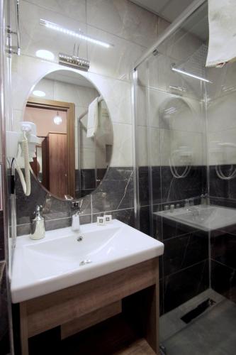 Ένα μπάνιο στο Butterfly Butik Hotel
