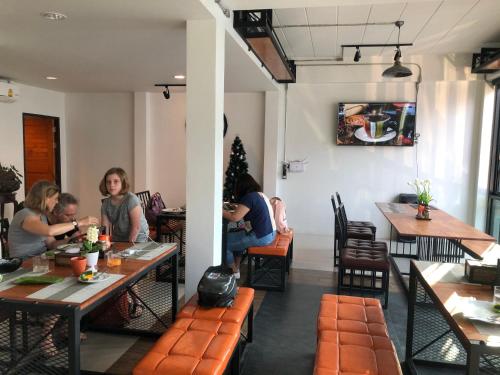 Επισκέπτες που μένουν στο Richmond Nan Hotel