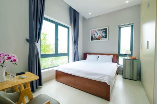 Tempat tidur dalam kamar di Minh Phước Villa