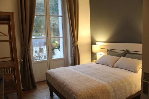 Ένα ή περισσότερα κρεβάτια σε δωμάτιο στο Appartement vue imprenable sur la Loire !!!