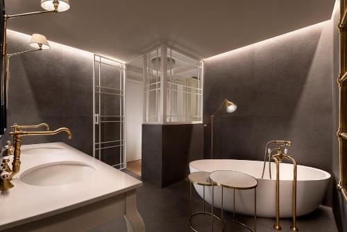 a bathroom with a tub and a sink at Matilde Boutique Hotel in Milan