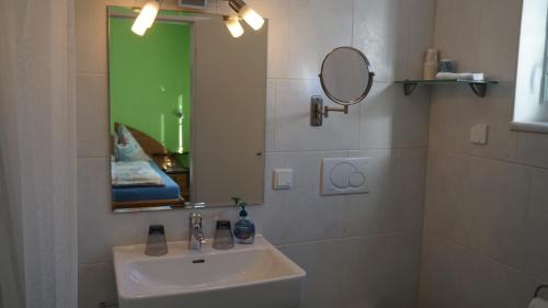 AlpenSportLodge tesisinde bir banyo