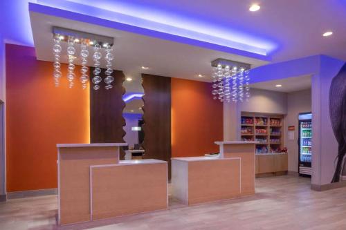 a store with a chandelier in a room at La Quinta Inn & Suites by Wyndham Wisconsin Dells- Lake Delton in Wisconsin Dells