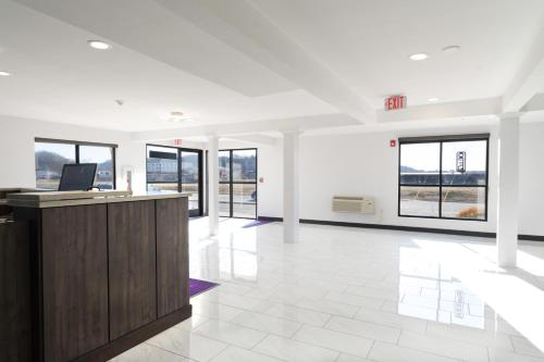 an empty office with a desk in the middle of a room with windows at Americas Best Value Inn East Peoria in Peoria