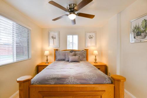 Un pat sau paturi într-o cameră la Orchard Bungalow