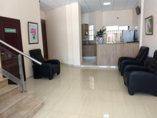 a lobby with chairs and a waiting room at hotel andino in La Rioja