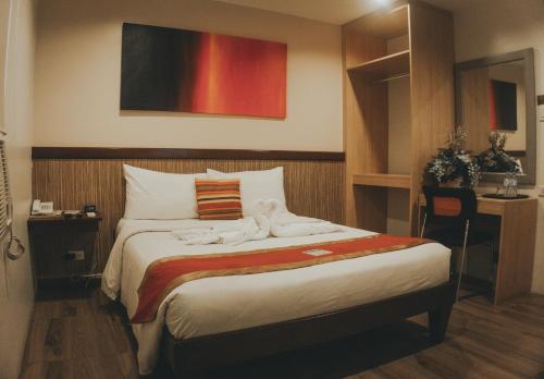 Ένα ή περισσότερα κρεβάτια σε δωμάτιο στο NS Royal Hotel