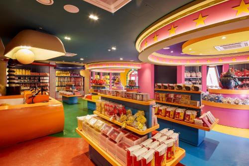 a store with a lot of products on display at Shinhwa Jeju Shinhwa World Hotels in Seogwipo