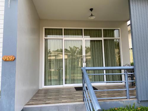 Μπαλκόνι ή βεράντα στο ร่มปาล์มรีสอร์ท สระบุรี Rompalm Saraburi