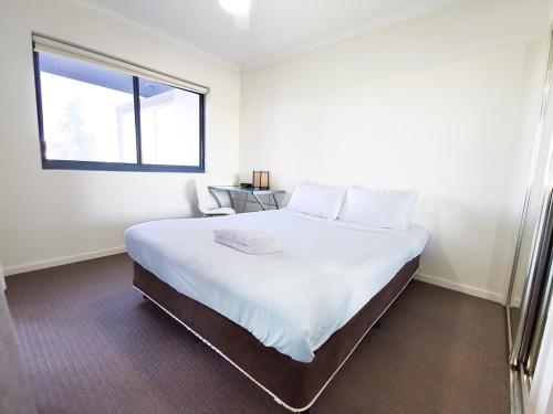 Ένα ή περισσότερα κρεβάτια σε δωμάτιο στο Inn on the Park Apartments
