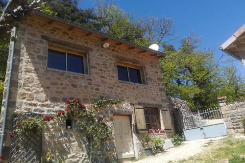 Photo de la galerie de l'établissement LOFT LA ROSE DESIREE Gite 3 étoiles, à Chalencon