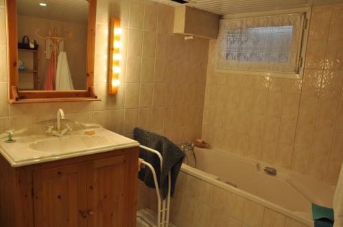 Phòng tắm tại Maison de famille aux Sables d'Olonne