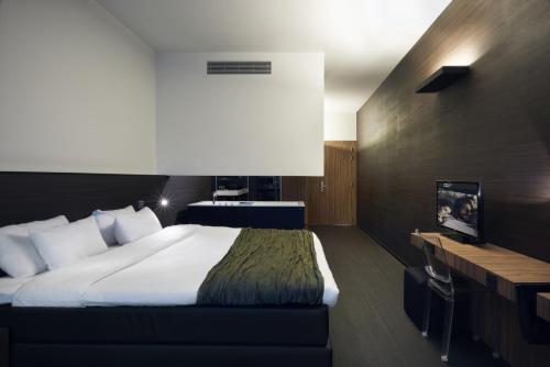 Postel nebo postele na pokoji v ubytování Carbon Hotel