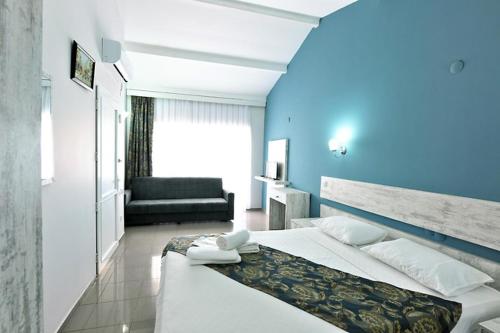 A bed or beds in a room at Afytos Akcay Tatil Koyu