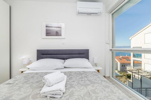 Postel nebo postele na pokoji v ubytování Apartments Solis Lacus Penthouse