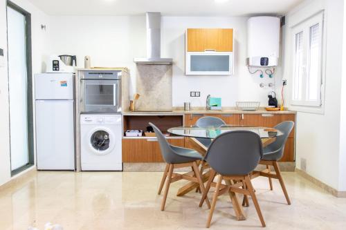 a kitchen with a table and chairs in a room at Apartamento Colon by Cadiz Time in Cádiz