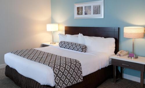 Crowne Plaza Hotel and Suites Pittsburgh South, an IHG Hotel Image