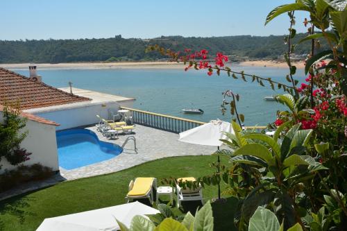 A view of the pool at Apartamentos Cintra do Vale or nearby