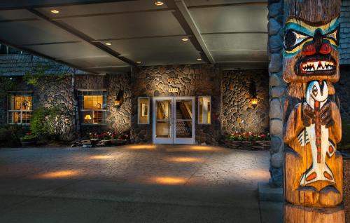 Η πρόσοψη ή η είσοδος του Coast Inn at Lake Hood