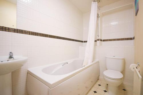 Et badeværelse på Town or Country - Clench B