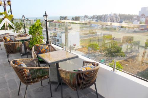 Gallery image of EMERALD OCEAN HOTEL in Phan Thiet
