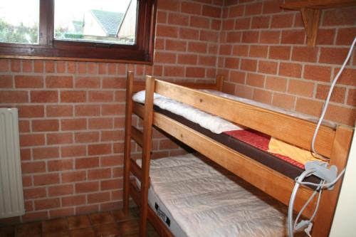 a room with two bunk beds in a brick wall at Rekerlanden 97 in Schoorldam