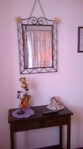 a table with a mirror on a wall at B&B La Dimora delle Calendule in Virgilio