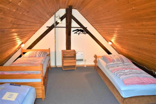 Llit o llits en una habitació de Ferienhaus Marschollek