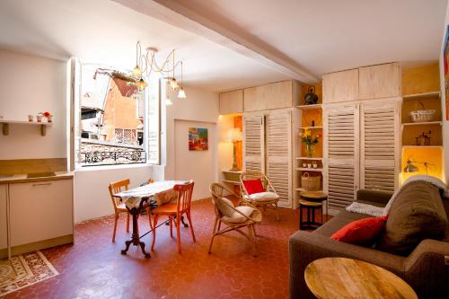 Posezení v ubytování Maison d'hôtes Une hirondelle en Provence