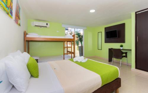 Postel nebo postele na pokoji v ubytování Hotel Avexi Suites By GEH Suites