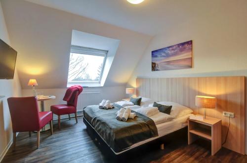 Llit o llits en una habitació de Hotel Sonneninsel Fehmarn