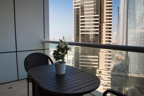 HiGuests - Studio With Incredible Sea Views, 3-min to Beach