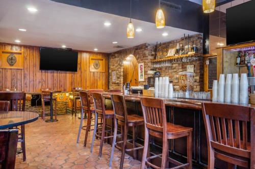 Lounge atau bar di Omni Royal Orleans Hotel