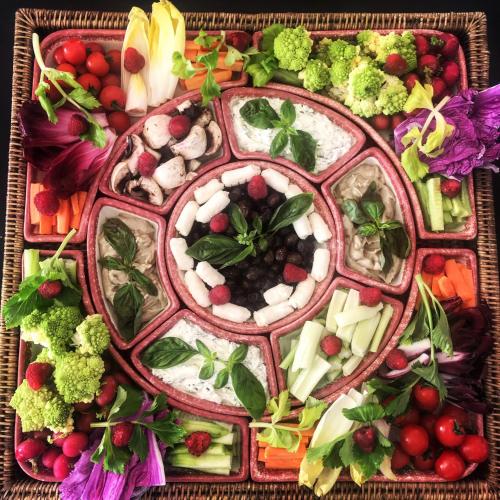 a tray of vegetables and fruits on a table at Le Trésor des Templiers in Malataverne
