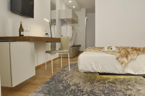 a bedroom with a bed and a table and a desk at Chiaroscuro in Belforte del Chienti