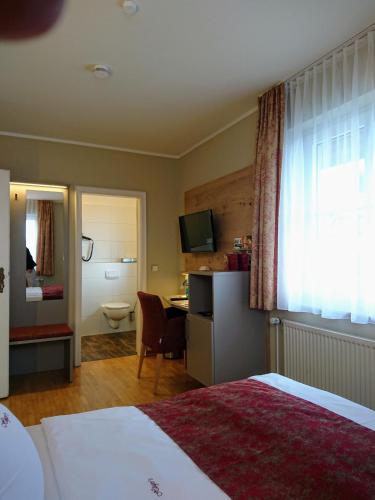Ein Bett oder Betten in einem Zimmer der Unterkunft Höger's Hotel & Restaurant