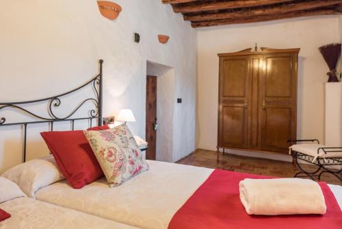 A bed or beds in a room at Villa Can Juano