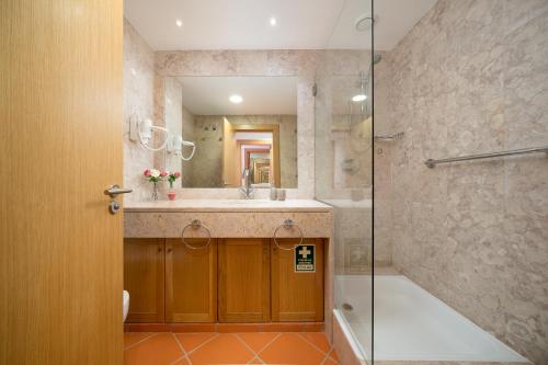 a bathroom with a sink and a shower at AL - Apartamentos Vila Sol F5 Bloco 3 in Quarteira