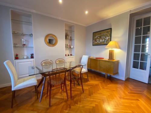 Heart of the Center Superb Flat 50 meters from the sea
