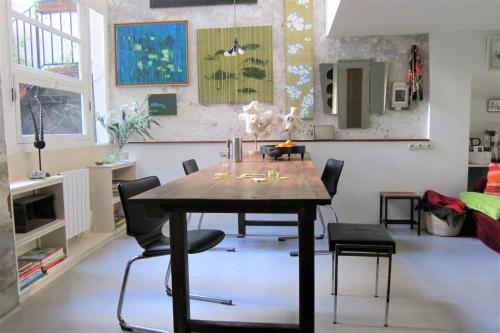 a dining room with a table and chairs at stipologic Duplex in Paris