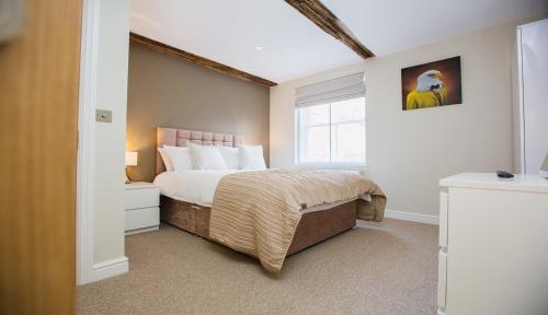 Gallery image of THE SPREAD EAGLE chesterfield in Chesterfield