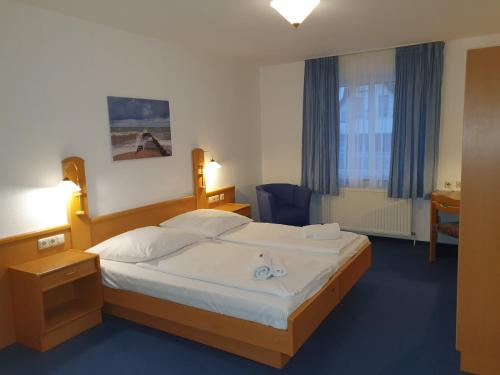 מיטה או מיטות בחדר ב-Hotel-Pension Pastow Garni