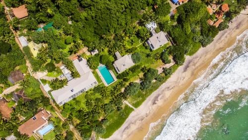 een luchtzicht op een huis op het strand bij Soul Wellness and Ayurveda Resort in Dikwella