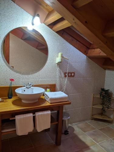 Koupelna v ubytování Hotel Rural El Rexacu