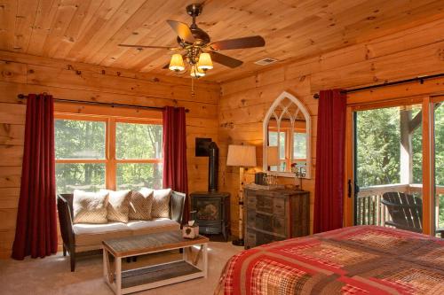 Zona d'estar a Lazy Bear Lodge