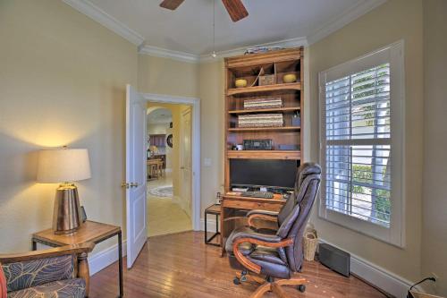 Φωτογραφία από το άλμπουμ του Waterfront Cape Coral Home with Private Dock and Lanai σε Κέιπ Κόραλ