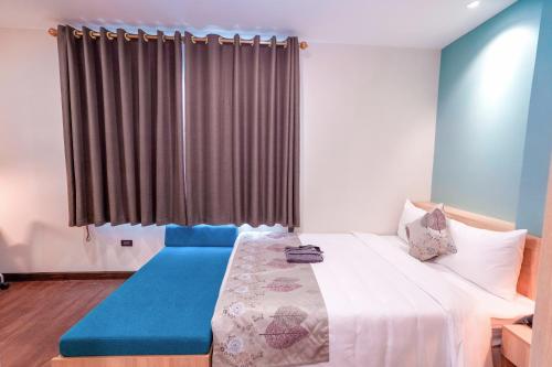 a bedroom with a bed and a window at MOMIZI Hotel HAI PHONG in Hai Phong